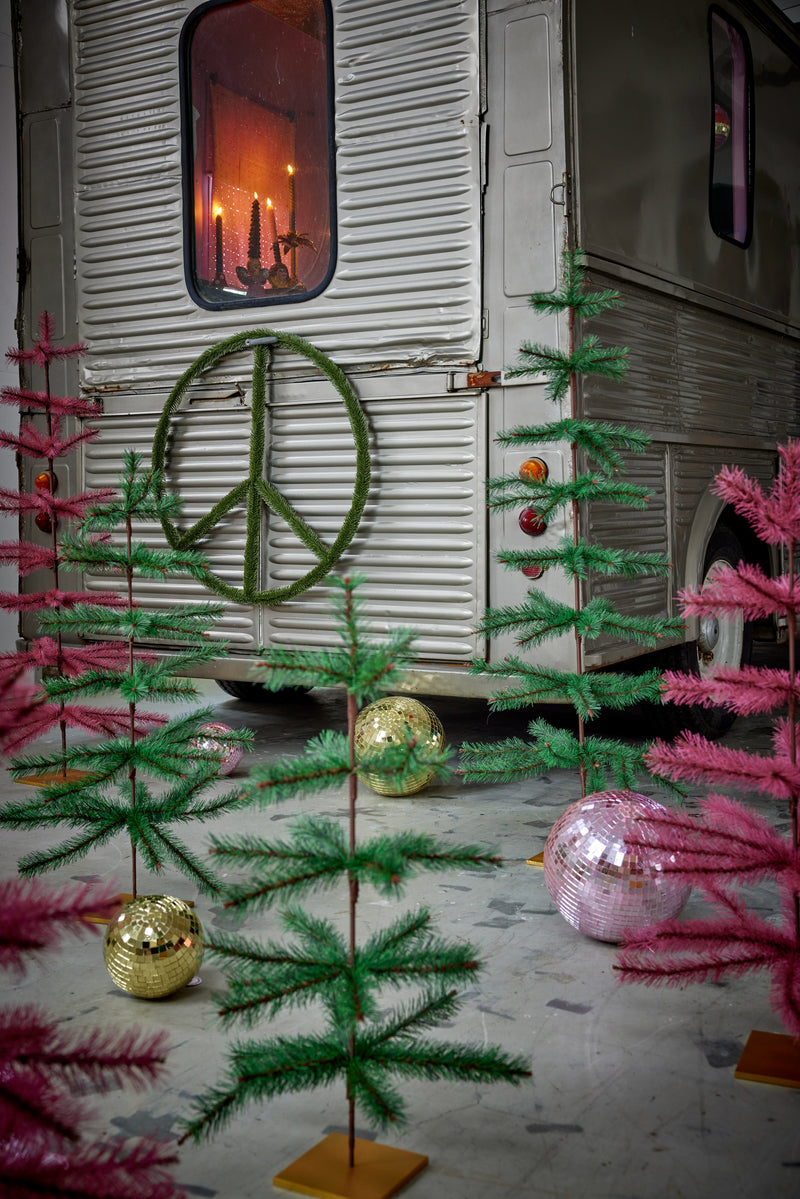 Medium Christmas Tree - Pink Environment